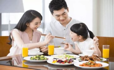 小班吃饭的教案7篇