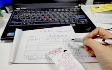 出纳岗年终述职报告8篇