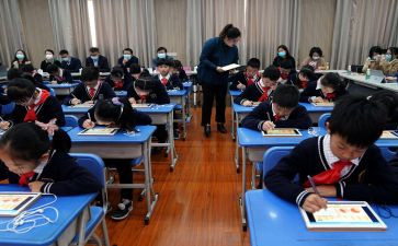 小学一年级写春天来了作文8篇