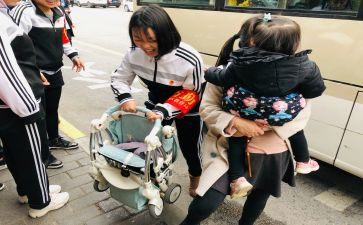 有关助人的作文精选8篇